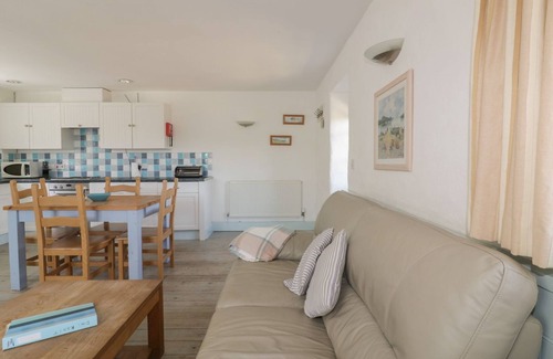 Gorran Cottage | OWLS ROOST, pet friendly, with hot tub in Gorran Haven
