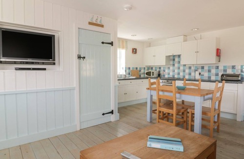 Gorran Cottage | OWLS ROOST, pet friendly, with hot tub in Gorran Haven