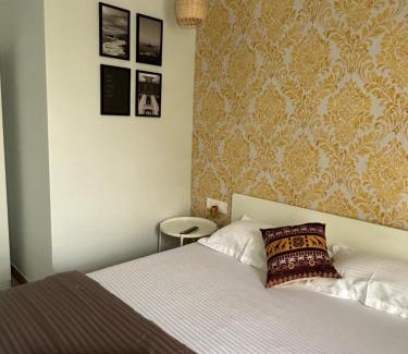 Koregaon Park Apartment | Oxford: Private Studio in Koregaon Park. Lakeview