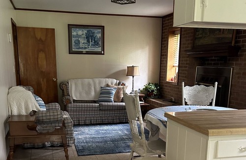 Oxford House | Oxford’s own Ms. Virginia’s, located in Taylor, MS, warmly welcomes you & yours!