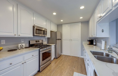Oxnard Shores House | Oxnard Resort Townhome: Pool & Beach Access!