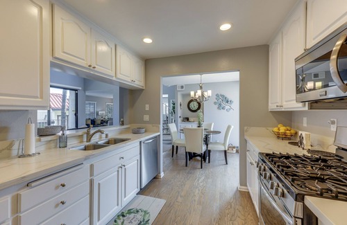 Oxnard Shores House | Oxnard Resort Townhome: Pool & Beach Access!