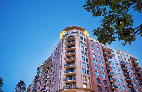 Potomac West Condo | Oxon Hill Condo: 2BR, 2BA, Sleeps 4