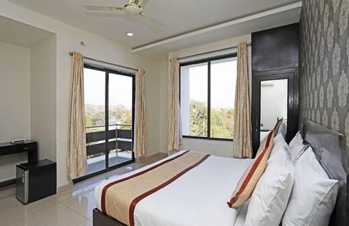 Chopasni Housing Board Hotel | OYO 11973 Badri Palace
