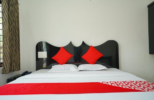 Adimaly Hotel | OYO 23388 Fathima Residency