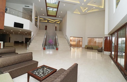 Hisar Hotel | OYO 28414 Royal Palm Resort