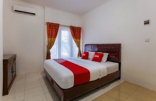 Padang Hotel | OYO 3907 Mine Residence