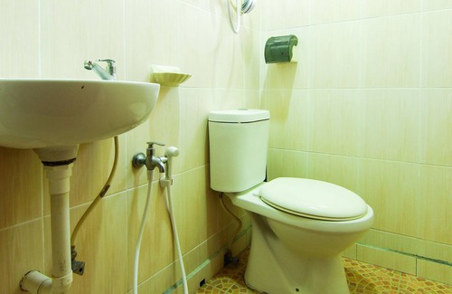 Sitiawan Hotel | OYO 43962 Ezzy In Hotel