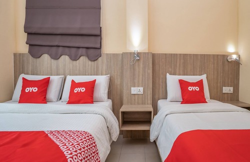Pekan Pangkor Hotel | OYO 44078 The Island Hotel