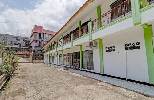 Cileunyi Hotel | OYO 90621 Pondok 23