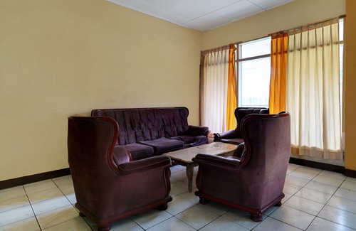 Cileunyi Hotel | OYO 93229 P3 Guest House