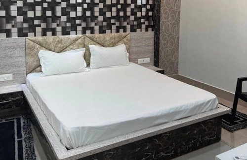 Bhiwani Hotel | OYO Flagship 91699 R S Hotel