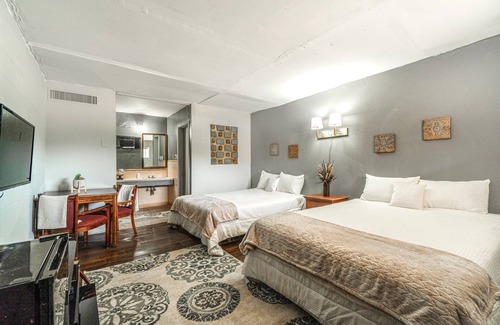 Booneville Hotel | OYO Holiday Capri Motel & Rv Park