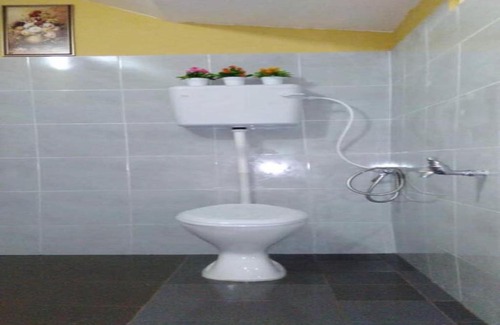 Kampong Raja Hotel | OYO Homes 90590 Mazhomestay