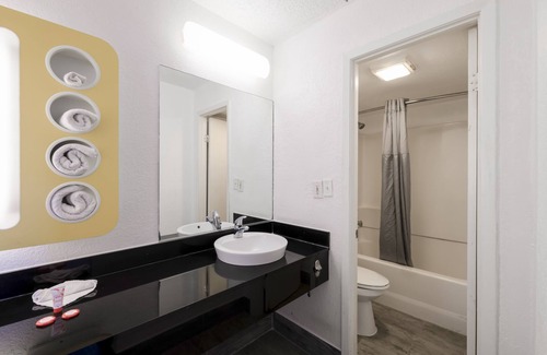 Memorial Hotel | OYO Hotel Houston Katy Freeway