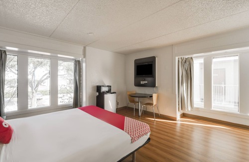 Memorial Hotel | OYO Hotel Houston Katy Freeway