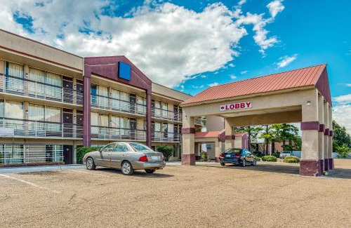 Tougaloo Hotel | OYO Hotel Jackson North I-55
