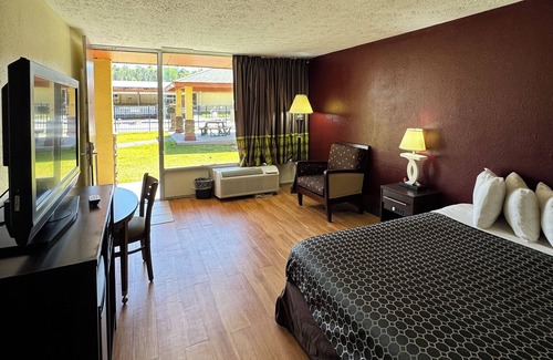 Phenix City Hotel | OYO Hotel Phenix City