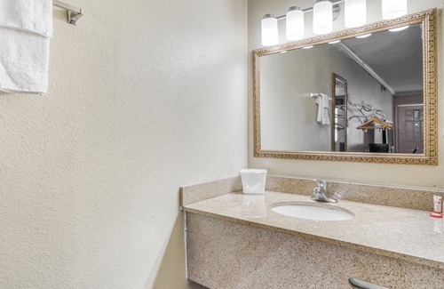 Pineville Hotel | OYO Hotel Pineville LA Hwy 165