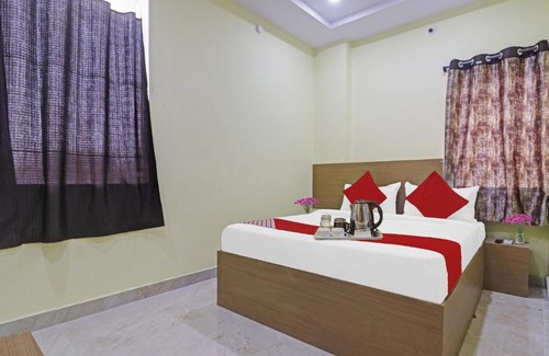 Hyderabad Hotel | OYO Hotel R Square