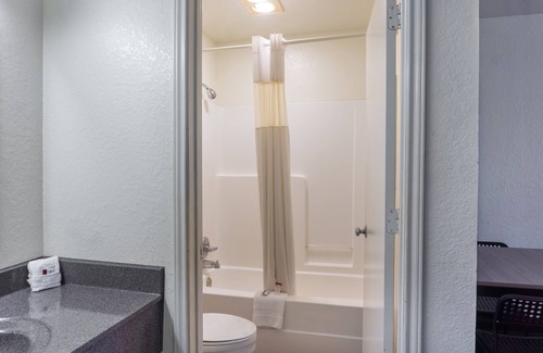 San Antonio Hotel | OYO Inn & Suites Medical Center San Antonio
