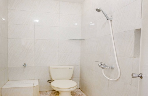 Malang Hotel | OYO Life 2760 Kost Simpang Borobudur 47