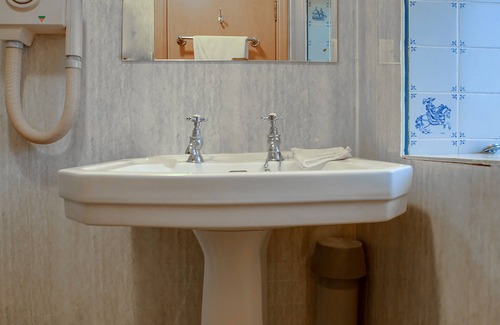 Newcastle-upon-Tyne Hotel | OYO The Rowers Hotel, Dunston Gateshead