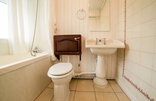 Newcastle-upon-Tyne Hotel | OYO The Royal Hotel