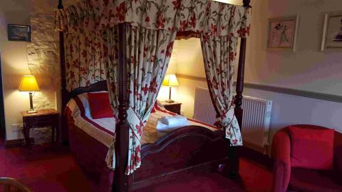 West Camel Hotel | OYO The Walnut Tree