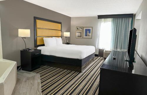 Tougaloo Hotel | OYO Townhouse Jackson - Ridgeland