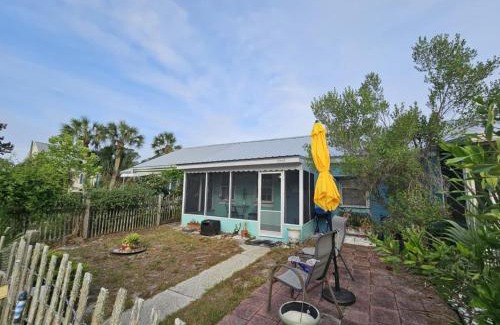 Lanark Village House | Oyster Bay Bungalow