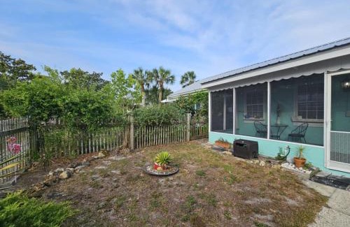 Lanark Village House | Oyster Bay Bungalow