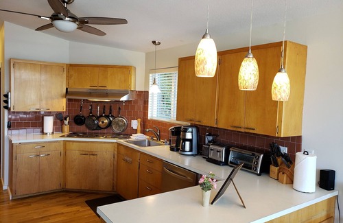 West Hills House | Oyster Bay Home, Located on Puget Sound Waterfront! (4 day minimum, 7 4holidays)