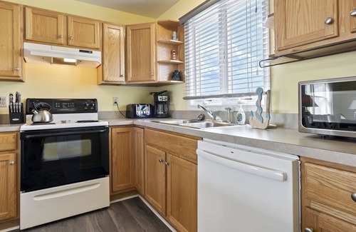 Chincoteague Cottage | Oystercatcher - Pet Friendly and Great Views!