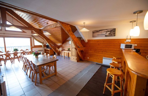 Oz Ski Chalet | Oz/Alpe d'Huez 200m slopes, up to 25pers, Jacuzzi, rooms with bathroom