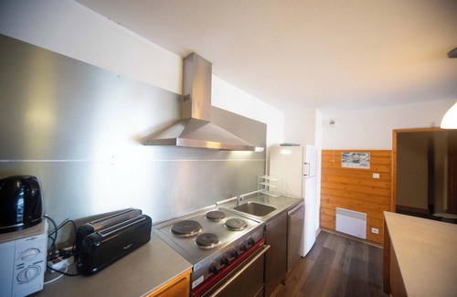 Oz Ski Chalet | Oz/Alpe dHuez 230m slopes, up to 25 pers, Jacuzzi, rooms with bathroom