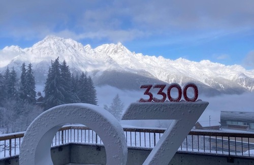 Oz Ski Chalet | Oz/Alpe dHuez 230m slopes, up to 25 pers, Jacuzzi, rooms with bathroom