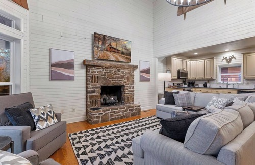 Jasper House | Ozark beauty w/HotTub, GameRm, Firepit; Trampoline VIEWS!