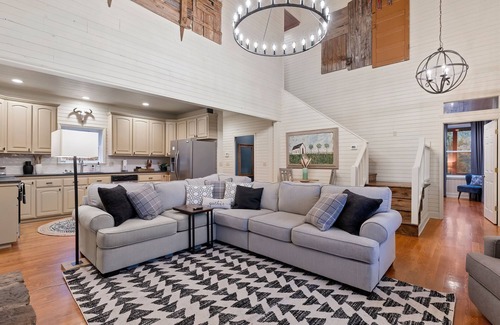 Jasper Cabin | Ozark beauty w/HotTub, GameRm, Firepit; Trampoline VIEWS!