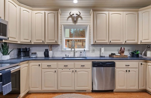 Jasper Cabin | Ozark beauty w/HotTub, GameRm, Firepit; Trampoline VIEWS!