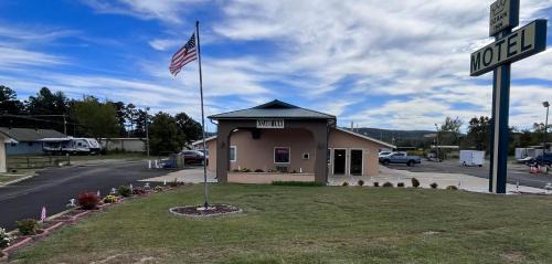Mena Hotel | Ozark Inn