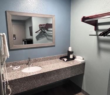 Mena Hotel | Ozark Inn