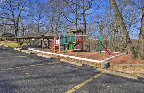 Notch Estates Apartment | Ozark Mountain Condo about 2 Mi to Silver Dollar City!