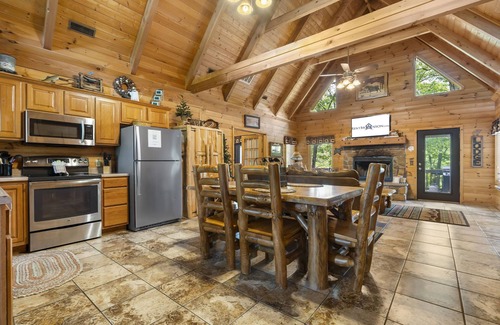 Branson Cedars Cabin | Ozark Preserve Premium Log Cabin HotTub Firepit Car Charger Free Tickets Near Thunder Ridge