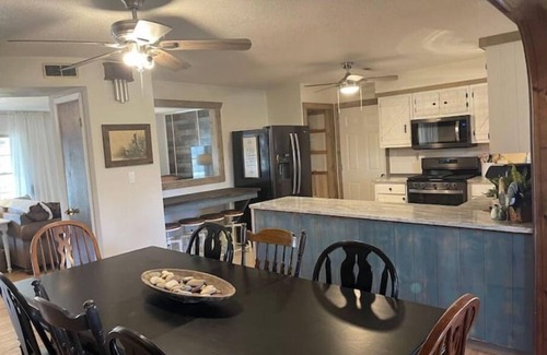 Ellington House | Ozark Valley Retreat & Glamp