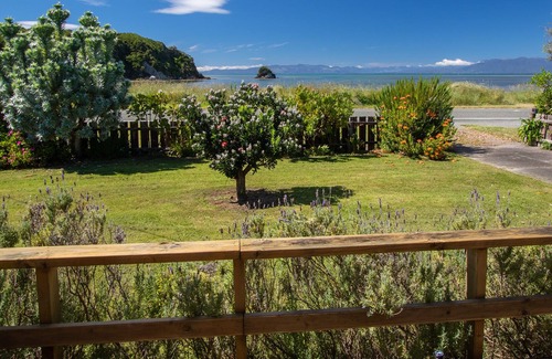 Puponga House | Pūponga View - Pūponga Holiday Home