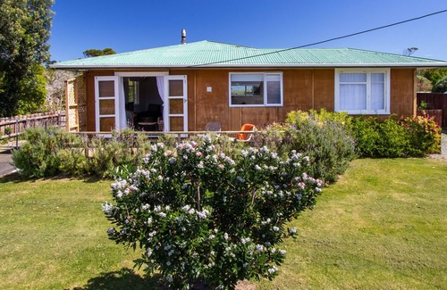 Puponga House | Pūponga View - Pūponga Holiday Home