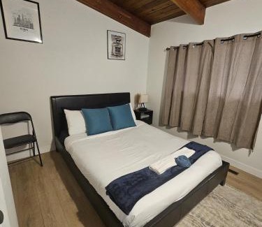 Jasper Place House | P&N Suites - Queen Room- DUBAI