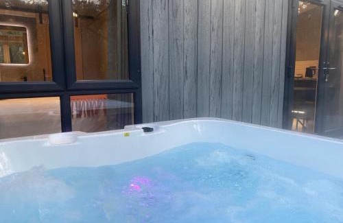Bethesda Apartment | P59 - Riverstone with hot tub
