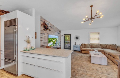 Marathon House | P61 - 2 Bed, 2 Bath with coastal chic vibe and private pool.